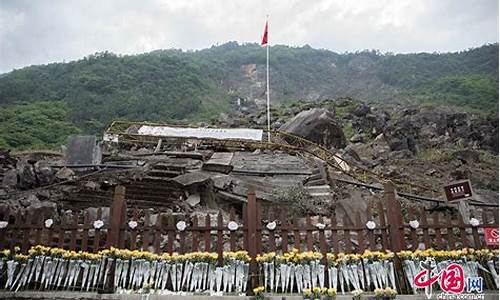 512地震出现一条大蛇